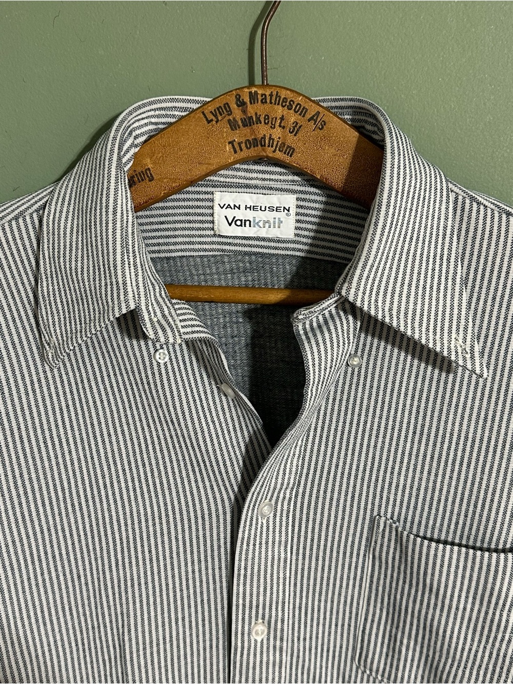 vintage 1970’s Men’s Van Heusen Knit shirt Salt Pepper Stripe Button Down Size L